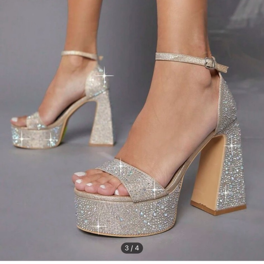 Sheln, rose gold glitter sneaker new size 9